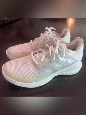 Adidas Crazy Flight Volleyball Shoes  Size 8 White, Excellent condition!!